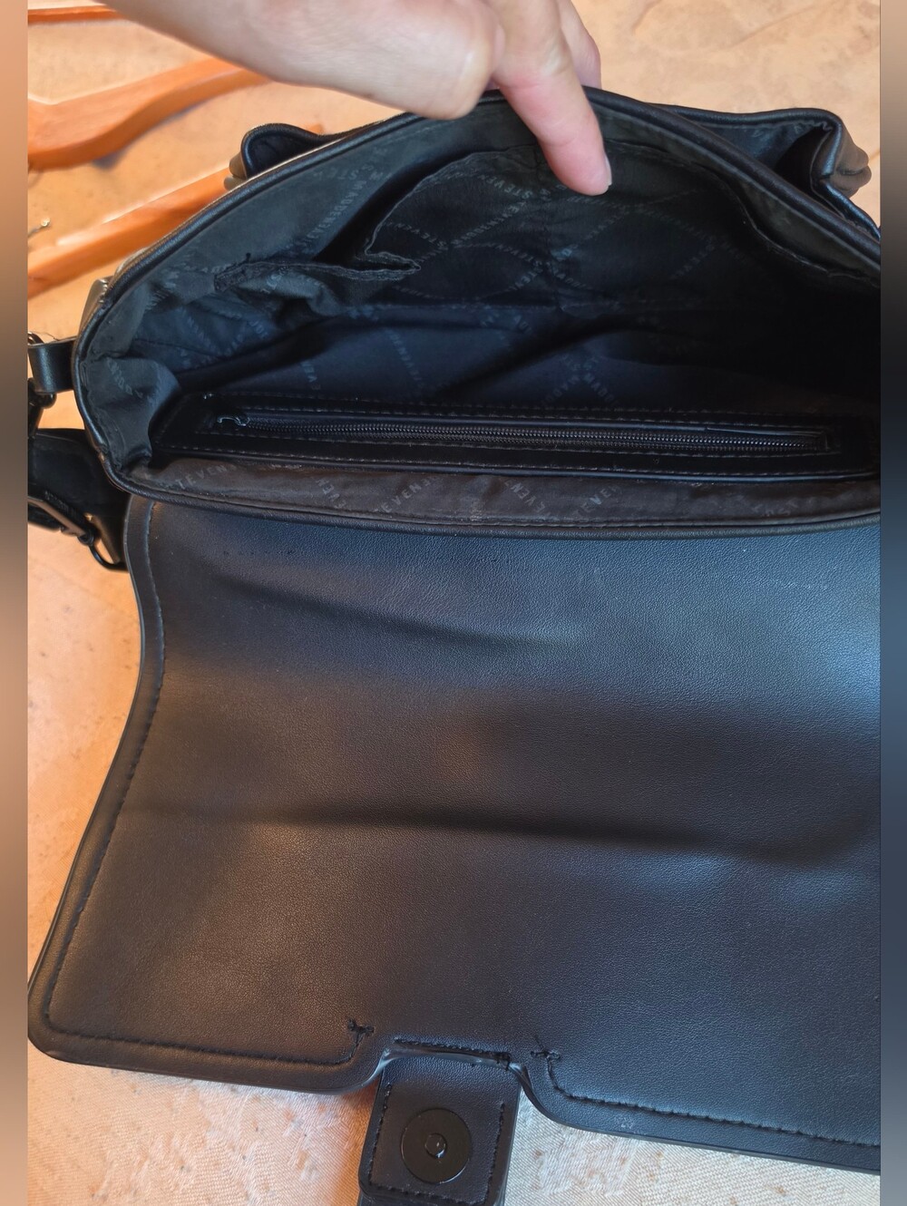 Steve Madden Black Leather Crossbody Bag - Picture 7 of 11